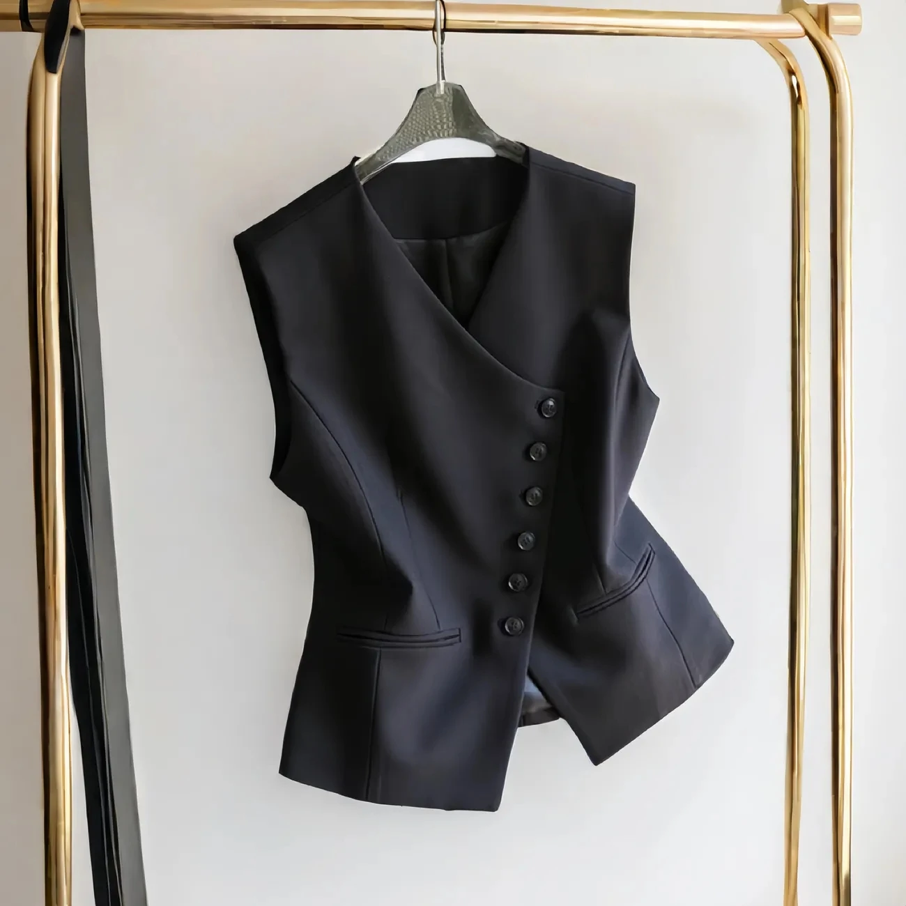 Gilet sans manches croisé noir – Image 2